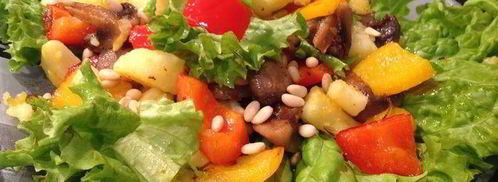 теплый салат с кедровыми орешками. Шаг 7