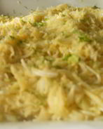 Салат из корня сельдерея и яблок с винегретом из масла фундука