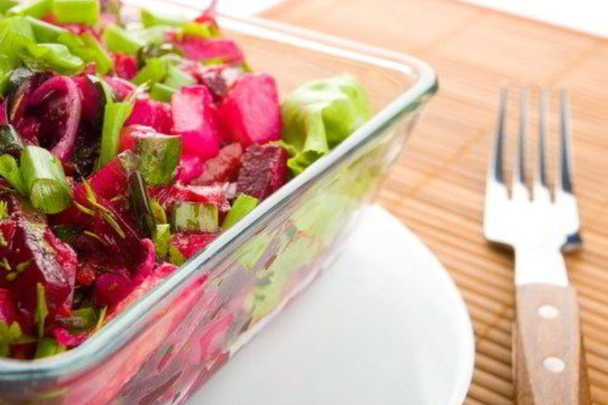 Рецепт салата из разноцветного радиккьо с печеной свеклой и апельсиновым винегретом