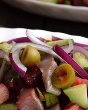 Винегрет с красной фасолью и сельдью