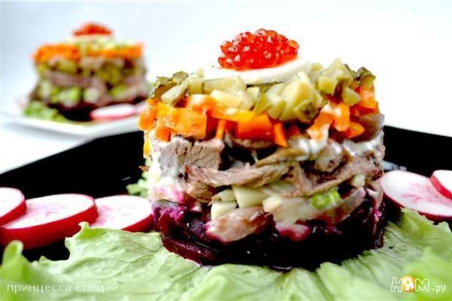 Рецепт винегрета с телятиной, сельдью, яблоком и свеклой