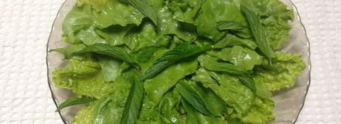 зеленый салат с клубникой. Шаг 2