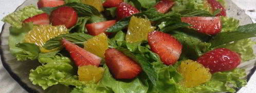 зеленый салат с клубникой. Шаг 5