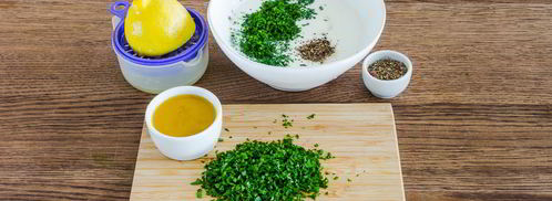 кефирный соус с зеленью, чесноком и лимоном. Шаг 4