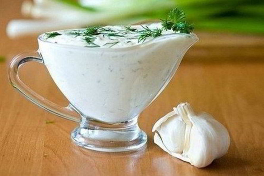 Рецепт огуречного белого соуса с зеленью
