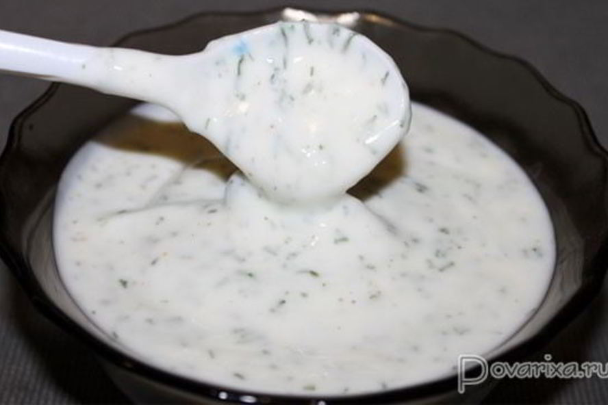 Рецепт соуса из йогурта с чесноком для мяса и рыбы