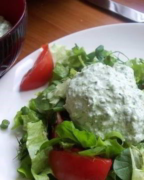 Соус с зеленым луком, бульоном и сливками к жареному мясу