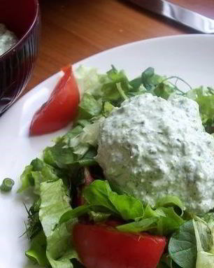 Соус с зеленым луком, бульоном и сливками к жареному мясу