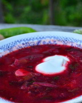 Борщ в казане на костре