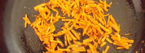 борщ, заправленный старым салом и чесноком. Шаг 4