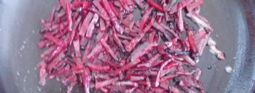 борщ, заправленный старым салом и чесноком. Шаг 5