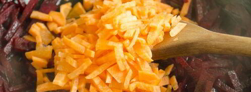 красный украинский борщ со свеклой. Шаг 8