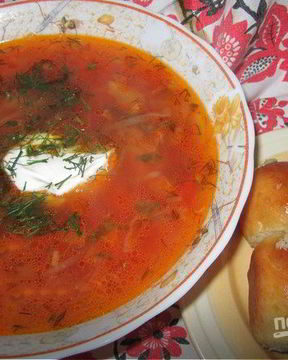 Украинский борщ с пампушками