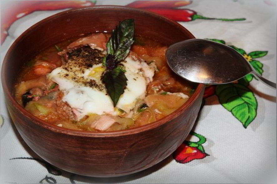 Рецепт чесночного супа с цукини и сухариками