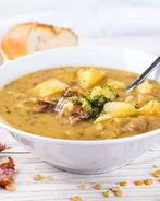 Ароматный гороховый суп с копченой курицей