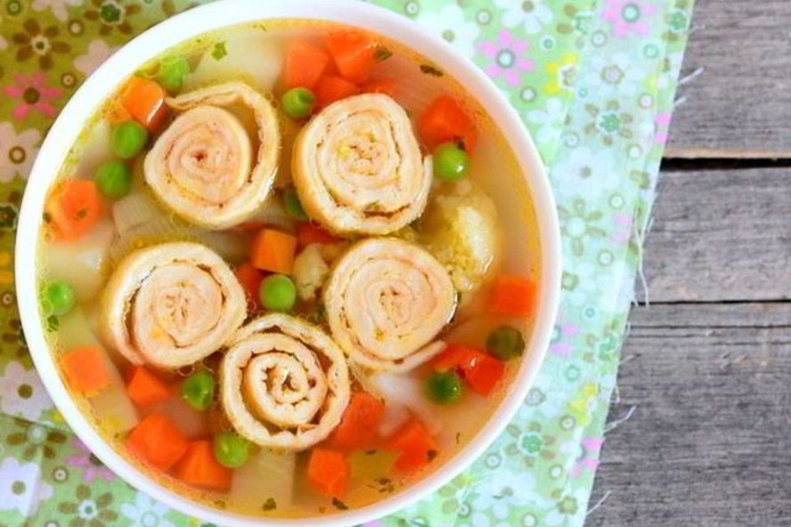 Рецепт диетического горохового супа с чесночными рулетами
