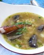 Гороховый суп с копченостями и лесными грибами