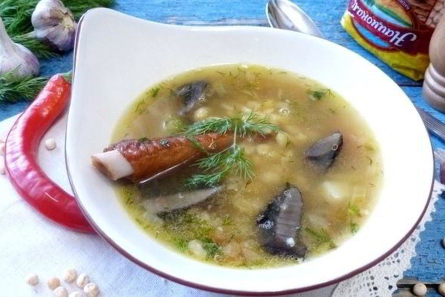 Рецепт горохового супа с копченостями и лесными грибами