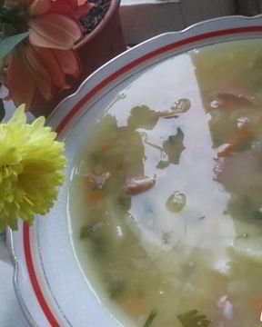 Гороховый суп с копчеными свиными хрящиками