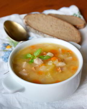 Простой гороховый суп с ветчиной
