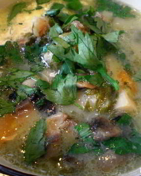 Грибной суп с щавлем и шпинатом