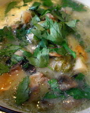 Грибной суп с щавлем и шпинатом