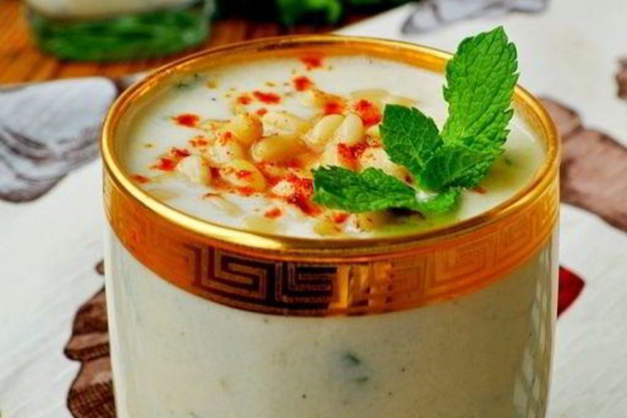 Рецепт холодного супа-пюре из кольраби с яблоками и кедровыми орешками