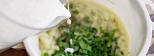 холодный суп-пюре из кольраби с яблоками и кедровыми орешками. Шаг 5