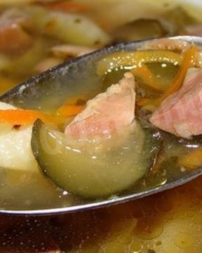 Кисломолочный холодник с копченостями