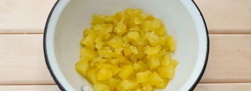 окрошка с крабовыми палочками. Шаг 4