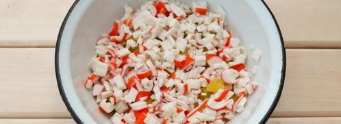 окрошка с крабовыми палочками. Шаг 5