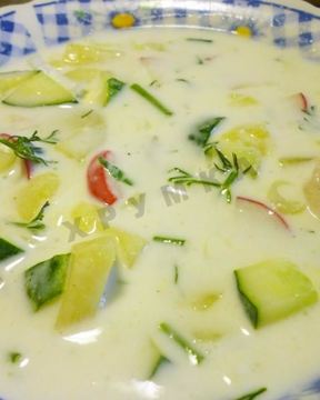 Вкусная окрошка с курицей на кефире