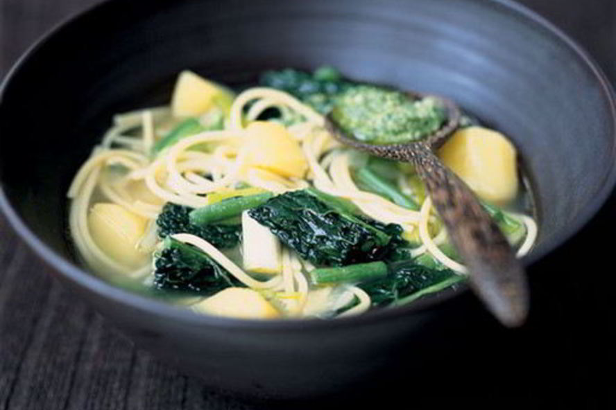 Рецепт генуэзского супа минестроне с соусом песто