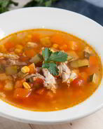 Легкий куриный суп с овощами