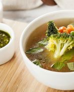 Минестроне с соусом песто из базилика и шпината