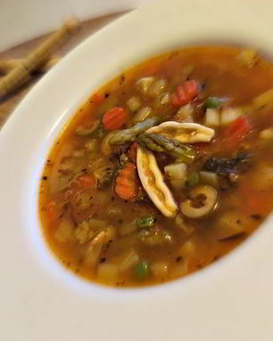 Минестроне со спаржей и артишоками