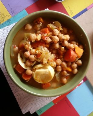 Овощной суп с кус-кусом и вареными яйцами