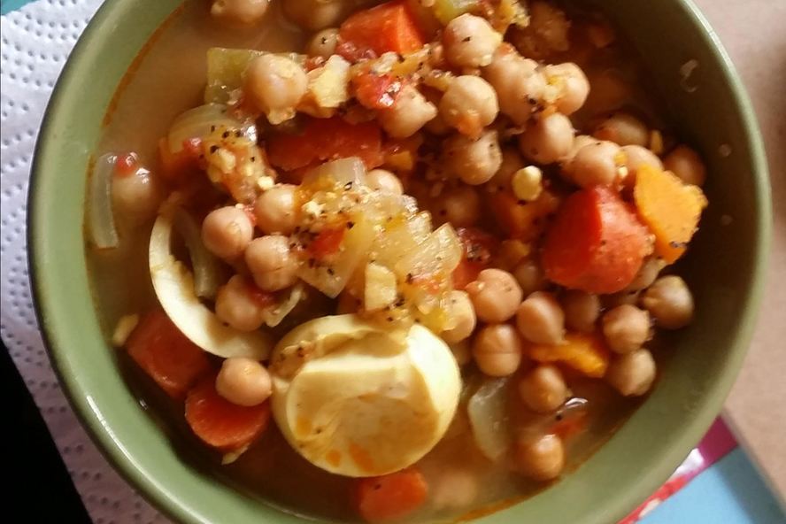 Рецепт овощного супа с кус-кусом и вареными яйцами