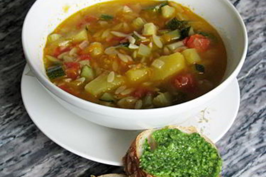 Рецепт овощного супа с песто