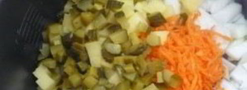 рассольник с перловкой в мультиварке. Шаг 3