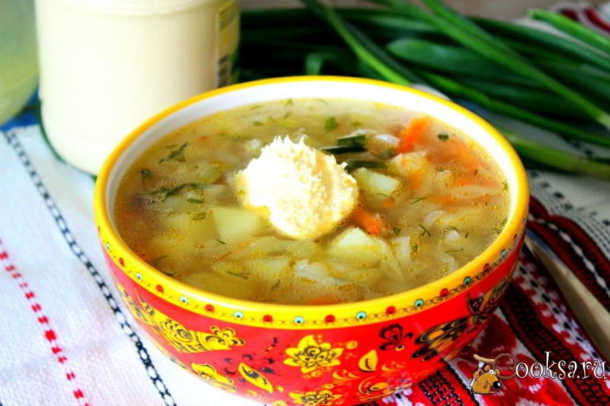 Рецепт щей из молодой капусты на курином бульоне