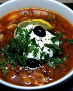 Солянка с колбасой и грибами