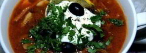 солянка с колбасой и грибами. Шаг 11