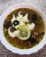 Солянка с маслинами и лимоном