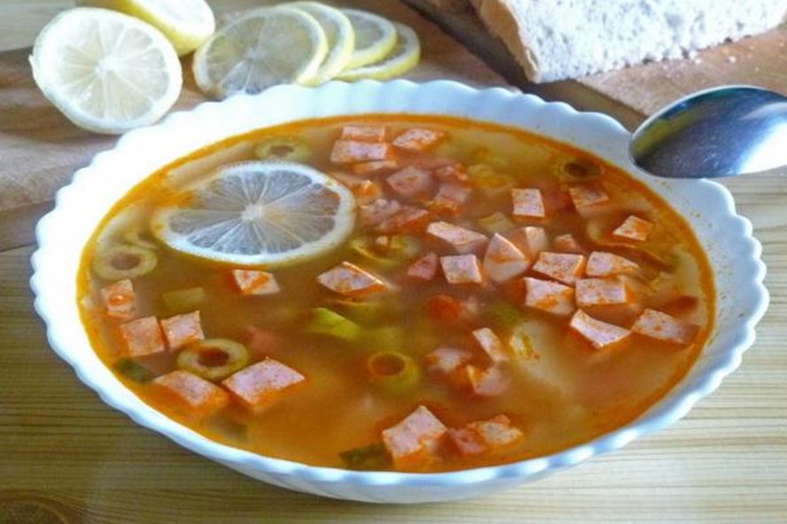 Рецепт солянки с вареной и копченой колбаской