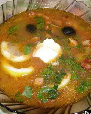 Суп домашняя солянка с курицей мясом и колбасой