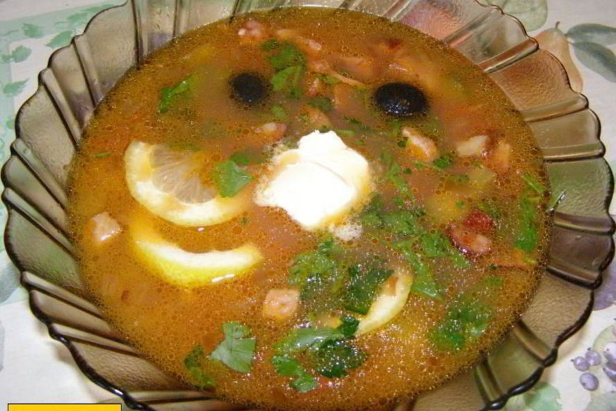 Рецепт супа домашняя солянка с курицей мясом и колбасой