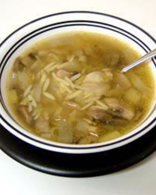 Суп из грибов и лука-порея