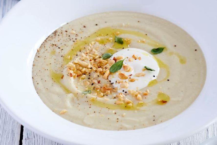 Рецепт супа из яблока и корня сельдерея со сметаной