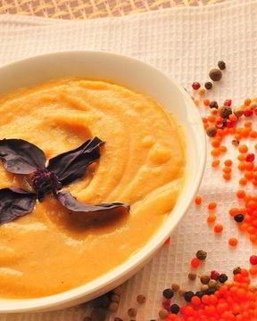 Пряный чечевичный суп-пюре с сыром Джюгас